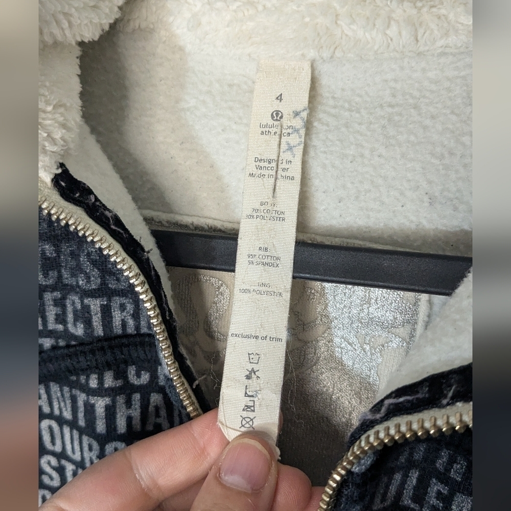 Rare! Lululemon Sz 4 Special Edition Scuba Hoodie Word Written Black White - Picture 5 of 7